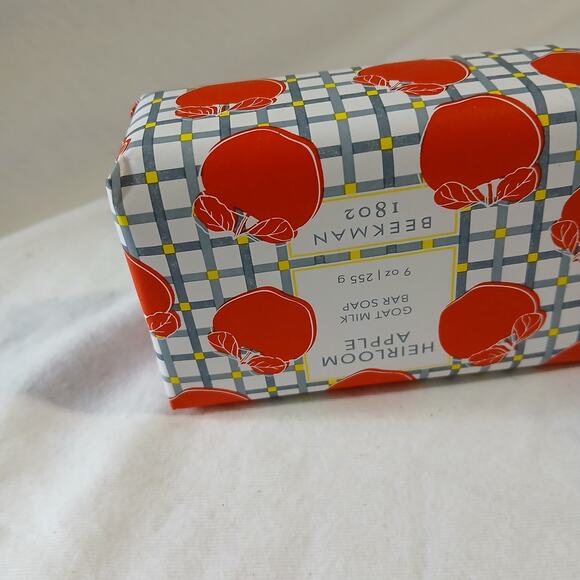 Beekman 1802 HEIRLOOM APPLE 9 oz goat milk soap made in the USA NEW - Picture 4 of 7
